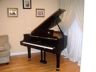 Yamaha G2 Grand Piano 5’7″ – 1990
